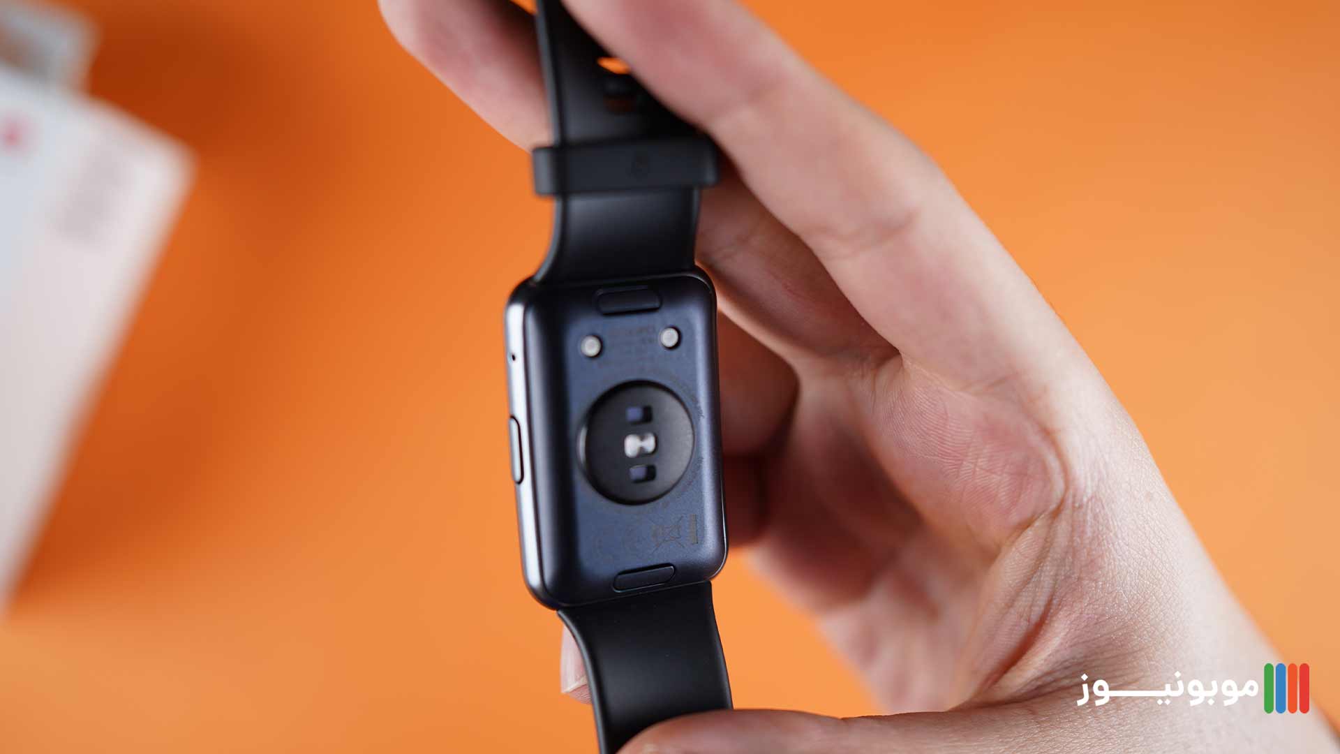 طراحی بدنه پشتی Huawei Watch Fit