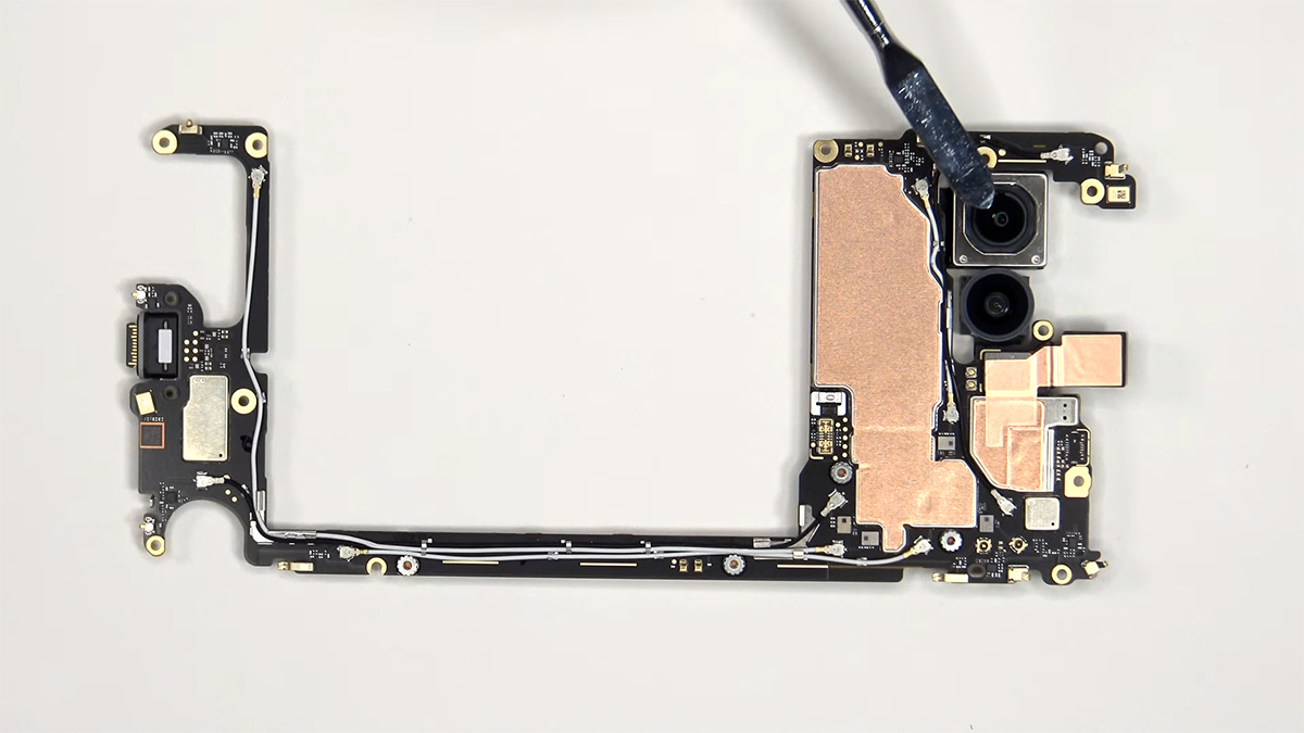 google pixel 9a teardown 11 کالبدشکافی Pixel 9a گوگل