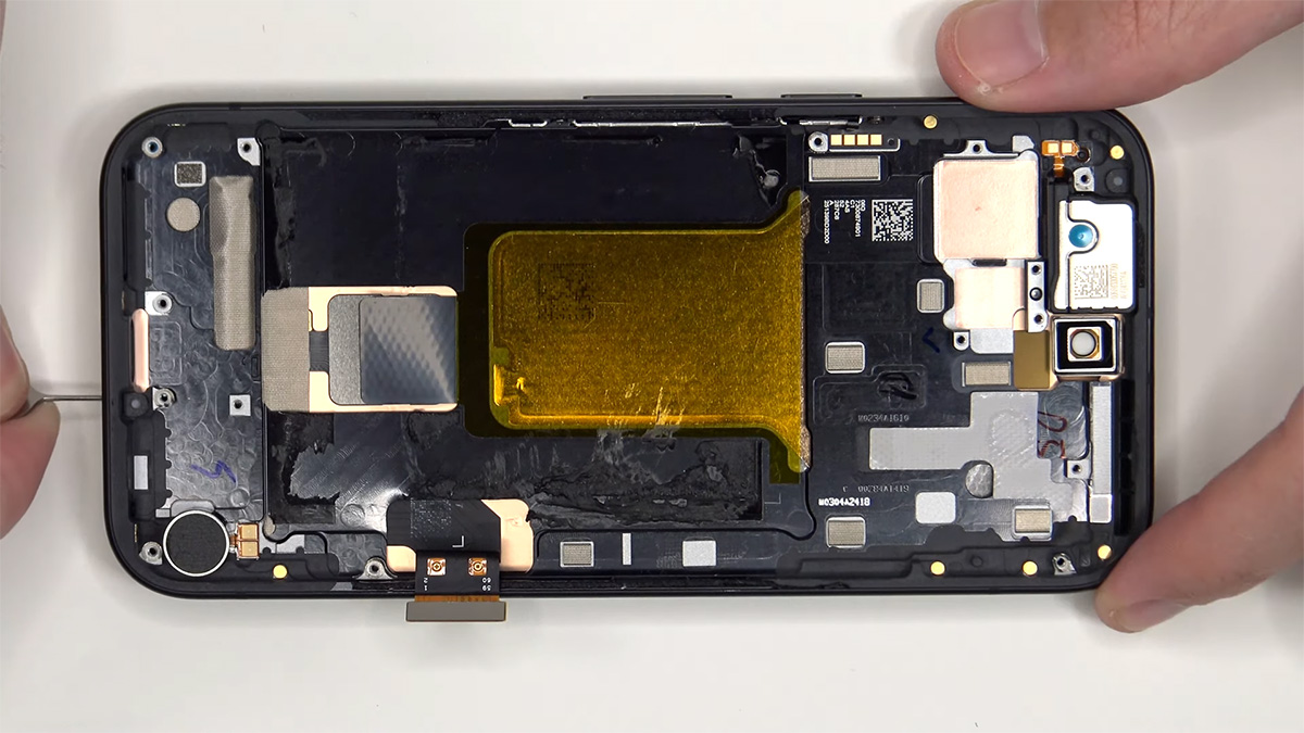 google pixel 9a teardown 14 کالبدشکافی Pixel 9a گوگل