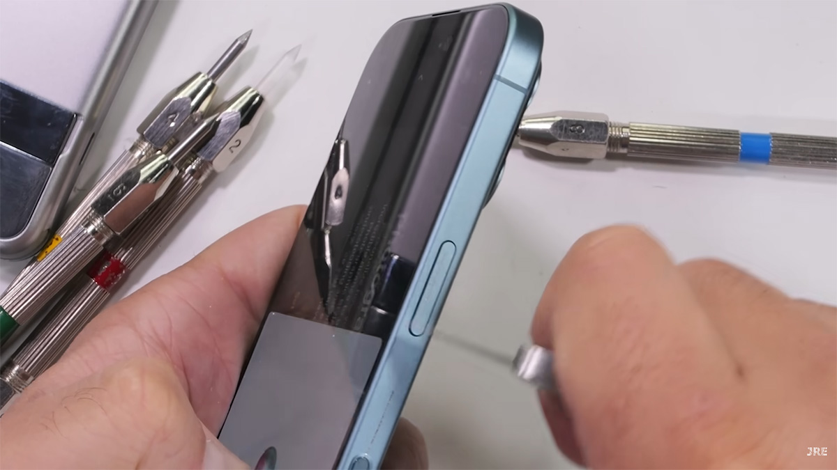 iphone 16 duribility test 4 تست مقاومت گوشی iPhone 16