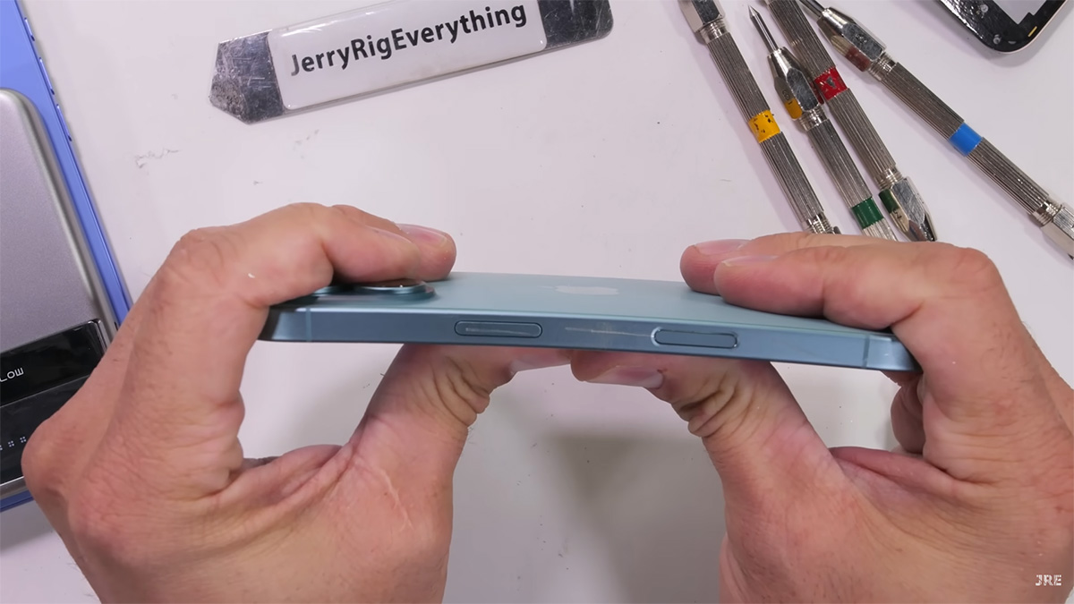 iphone 16 duribility test 7 تست مقاومت گوشی iPhone 16