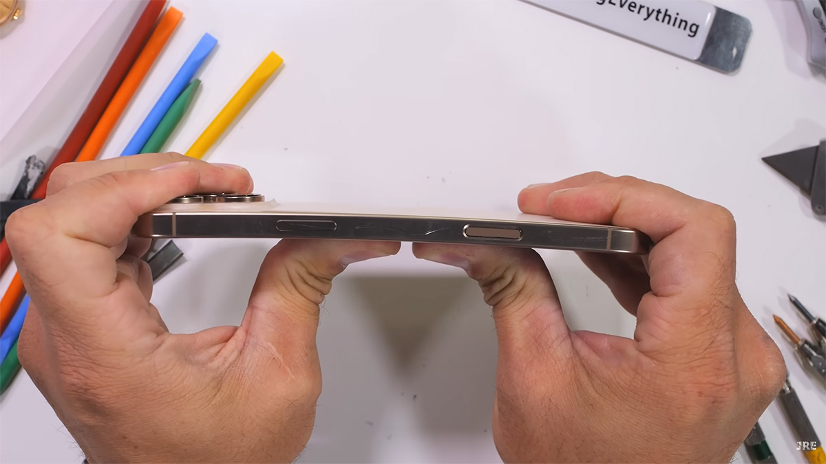 iphone 16 pro max durability test 8 تست مقاومت گوشی iPhone 16 Pro Max