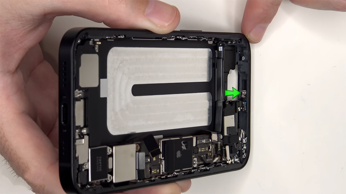 iphone 16e teardown 13 کالبدشکافی گوشی iPhone 16e
