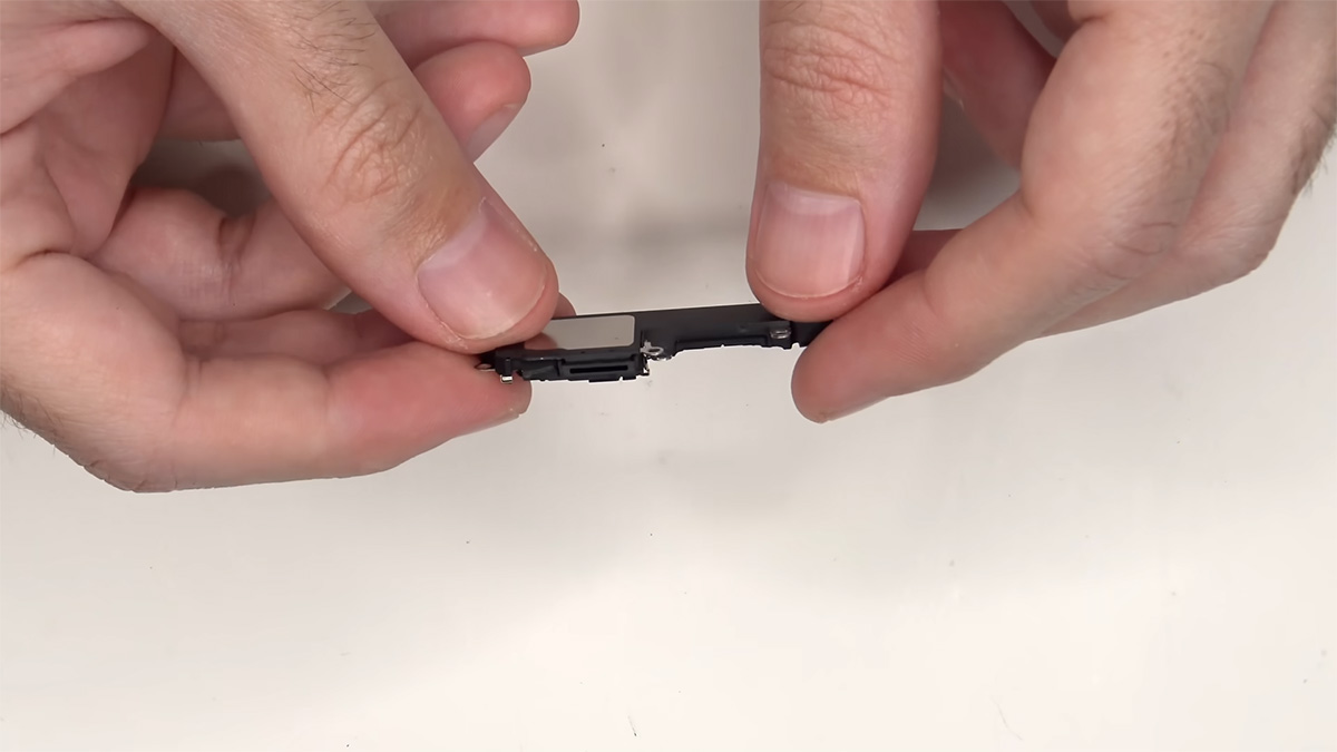 iphone 16e teardown 18 کالبدشکافی گوشی iPhone 16e