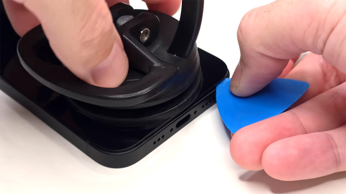 iphone 16e teardown 2 کالبدشکافی گوشی iPhone 16e