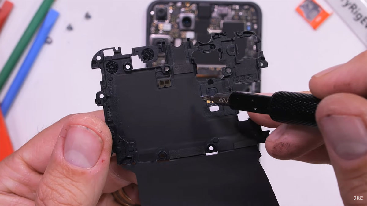 cmf nothing phone 2 pro duribility test 14 تست مقاومت و کالبدشکافی گوشی CMF Nothing Phone 2 Pro