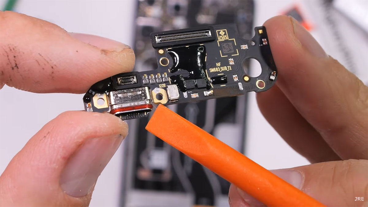 cmf nothing phone 2 pro duribility test 20 تست مقاومت و کالبدشکافی گوشی CMF Nothing Phone 2 Pro