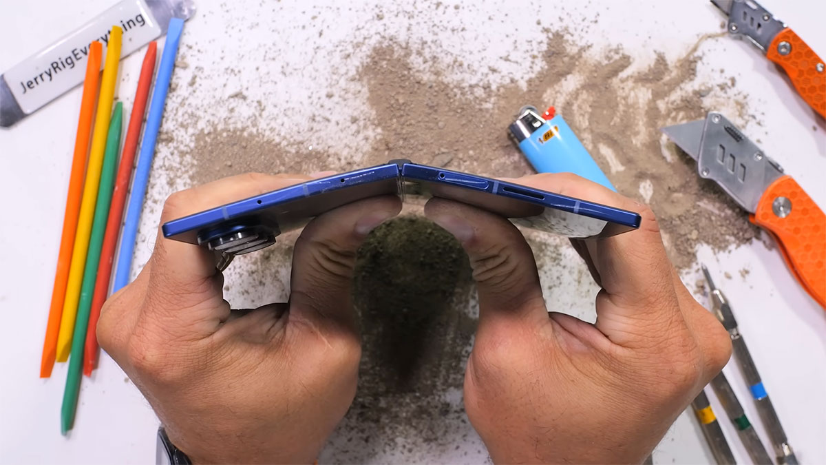 samsung galaxy z fold 7 duribility test 13 تست مقاومت گوشی Samsung Z Fold7