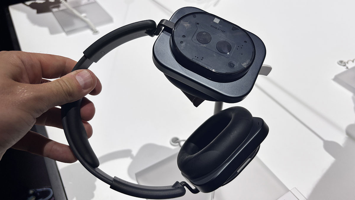 بررسی طراحی هدفون Nothing Headphone (1)