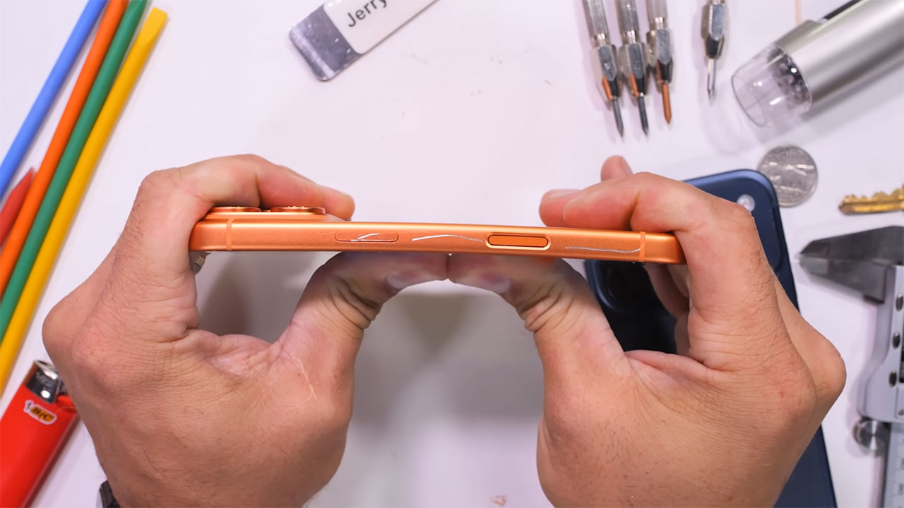 apple iphone 17 pro duribility test 18 تست مقاومت گوشی iPhone 17 Pro اپل