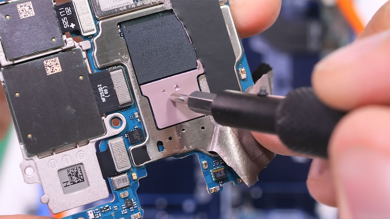 samsung z fold 7 teardown 25 کالبدشکافی گوشی Samsung Z Fold 7