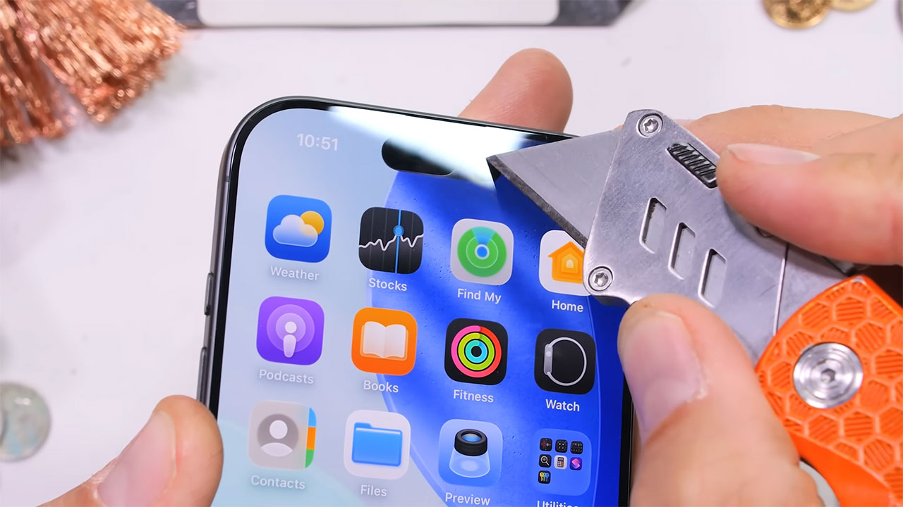 apple iphone 17 duribility test 2 تست مقاومت گوشی iPhone 17 اپل