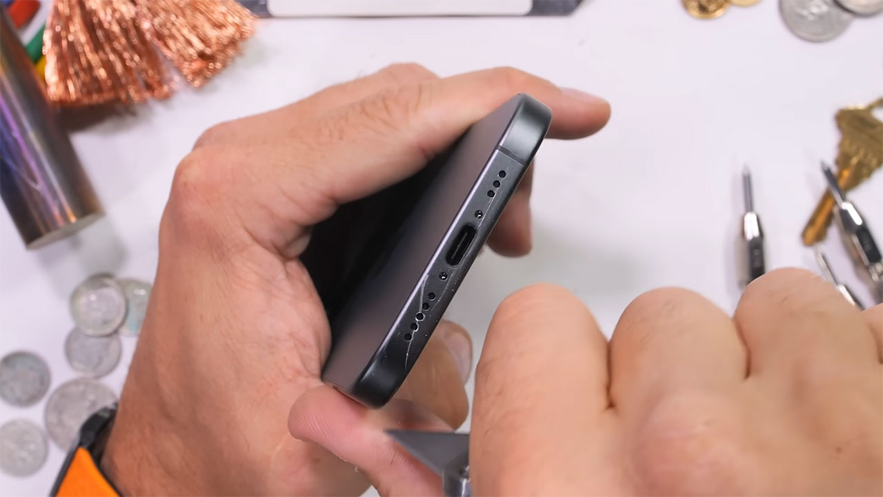 apple iphone 17 duribility test 4 تست مقاومت گوشی iPhone 17 اپل