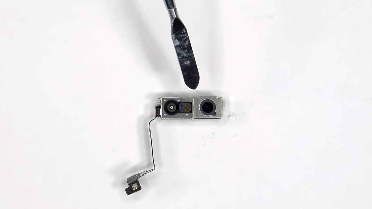 apple iphone 17 pro teardown 13 کالبدشکافی گوشی iPhone 17 Pro اپل