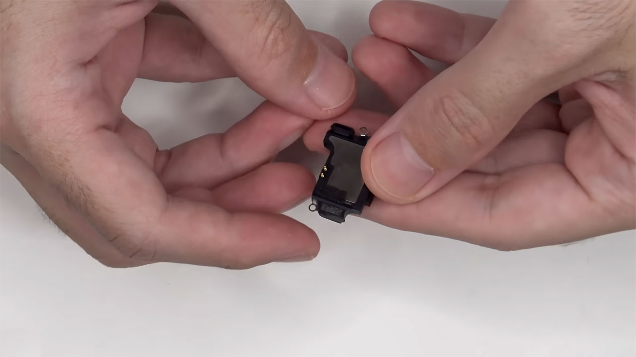 apple iphone 17 pro teardown 15 کالبدشکافی گوشی iPhone 17 Pro اپل