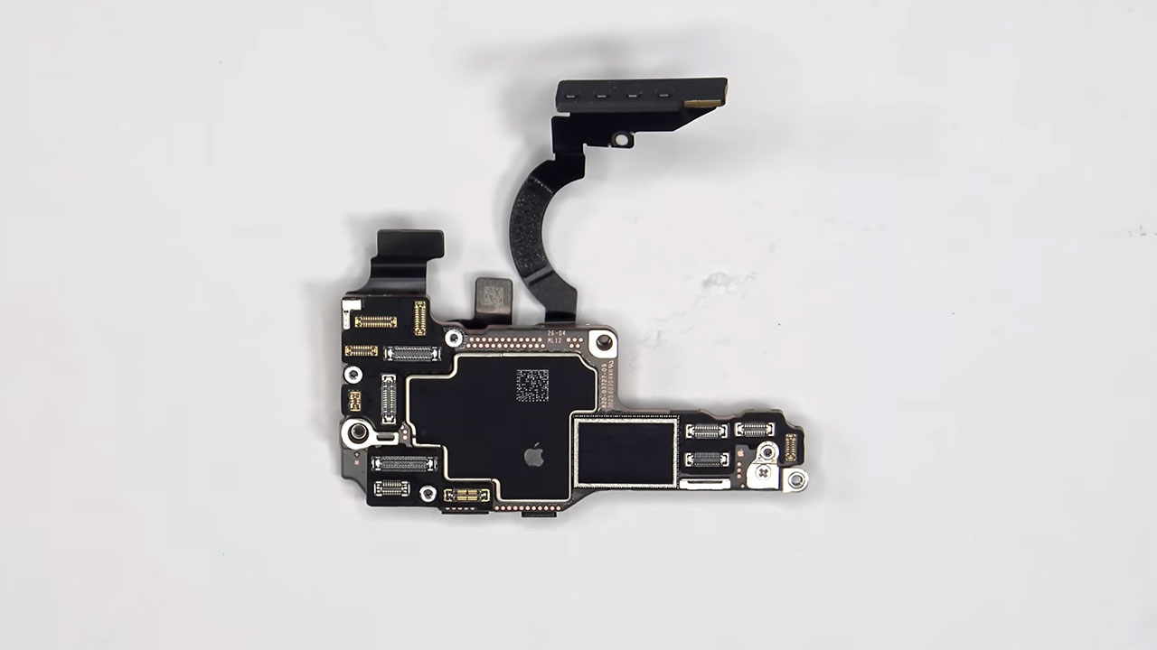 apple iphone 17 pro teardown 19 کالبدشکافی گوشی iPhone 17 Pro اپل