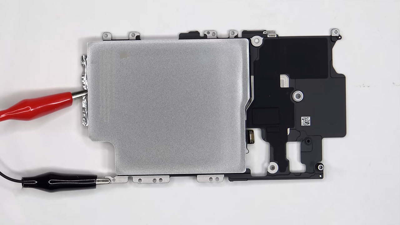 apple iphone 17 pro teardown 7 کالبدشکافی گوشی iPhone 17 Pro اپل