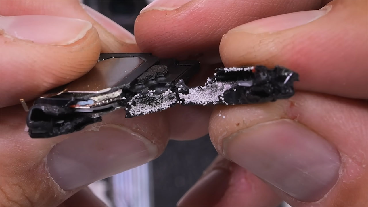 apple iphone air teardown 13 کالبدشکافی گوشی iPhone Air