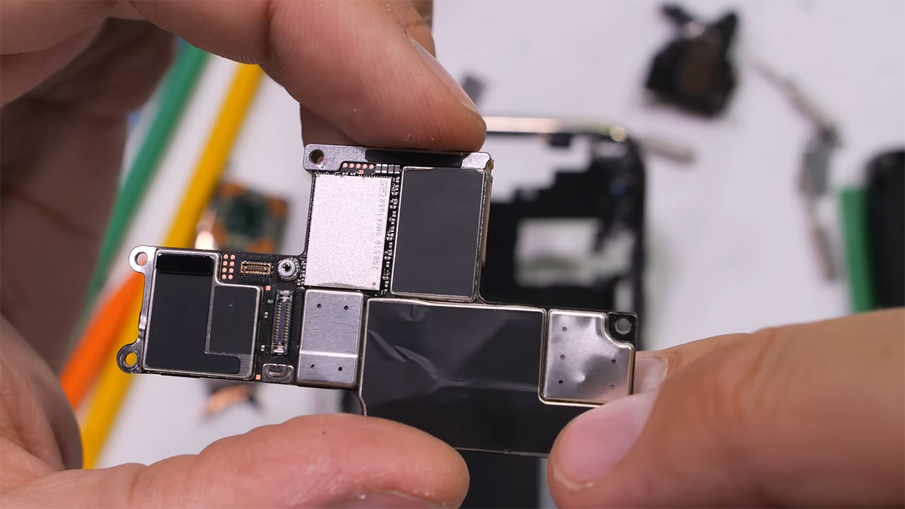 apple iphone air teardown 16 کالبدشکافی گوشی iPhone Air