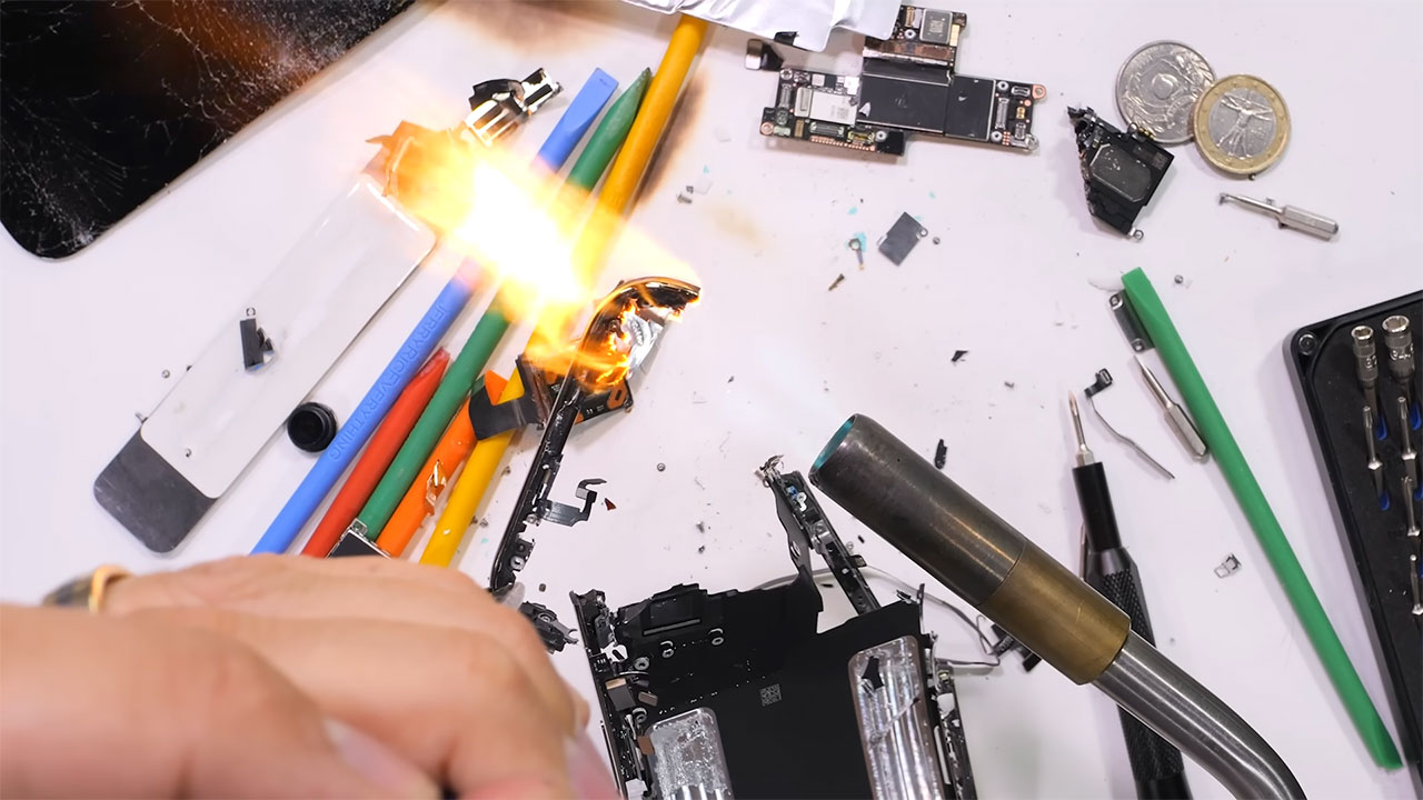 apple iphone air teardown 21 کالبدشکافی گوشی iPhone Air