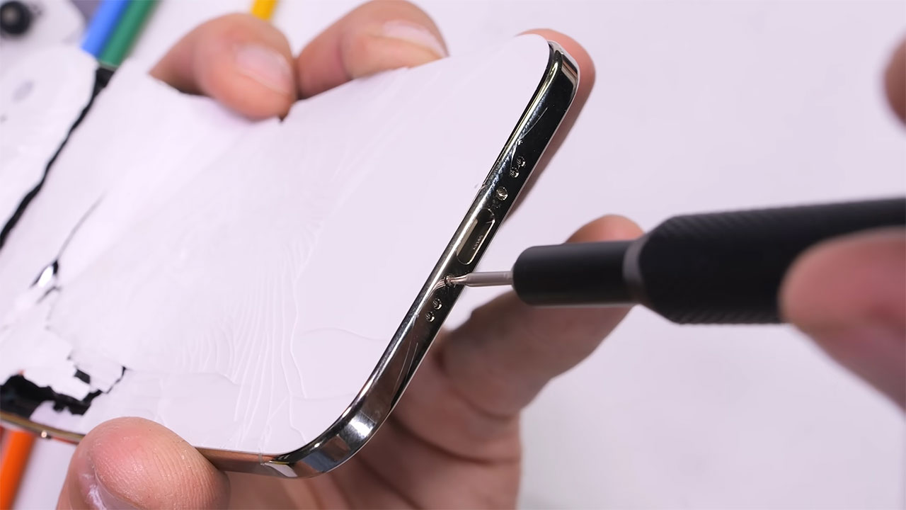 apple iphone air teardown 3 کالبدشکافی گوشی iPhone Air