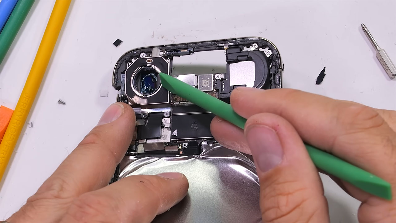 apple iphone air teardown 7 کالبدشکافی گوشی iPhone Air