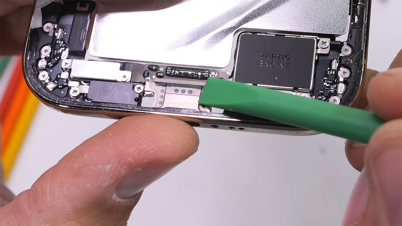 apple iphone air teardown 8 کالبدشکافی گوشی iPhone Air