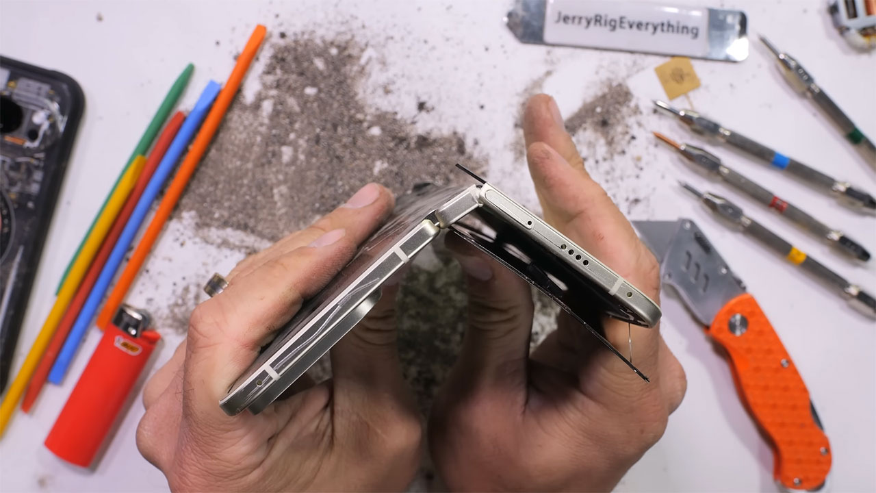 google pixel 10 pro fold duribility test 11 تست مقاومت گوشی Pixel 10 Pro Fold گوگل