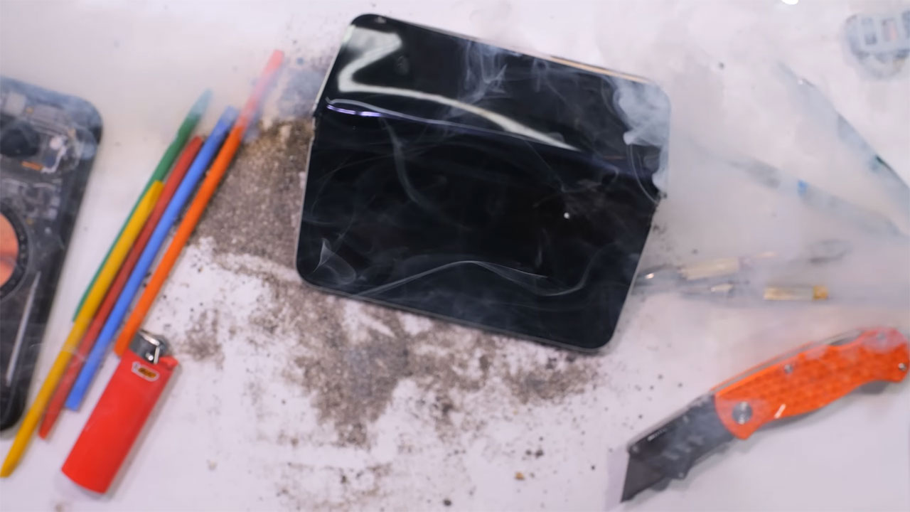 google pixel 10 pro fold duribility test 12 تست مقاومت گوشی Pixel 10 Pro Fold گوگل