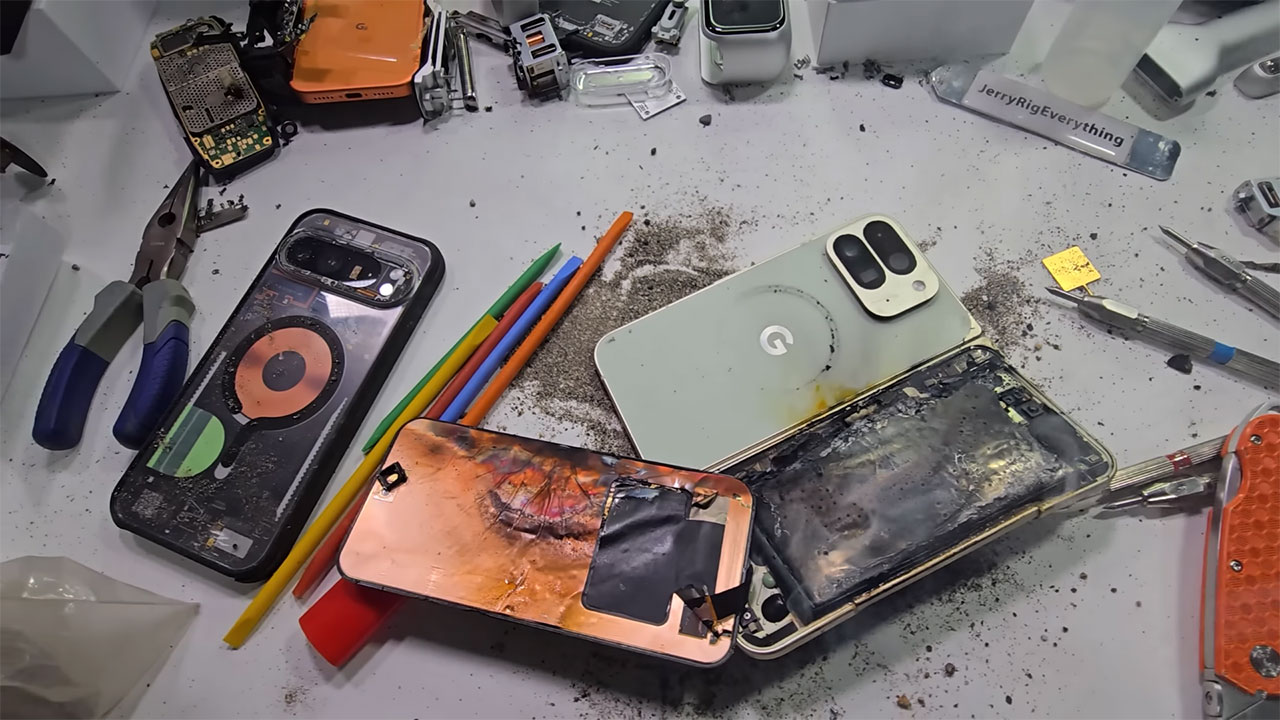 google pixel 10 pro fold duribility test 14 تست مقاومت گوشی Pixel 10 Pro Fold گوگل