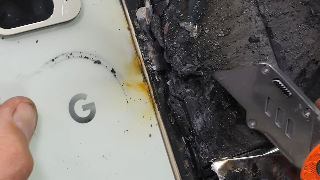 google pixel 10 pro fold duribility test 15 تست مقاومت گوشی Pixel 10 Pro Fold گوگل