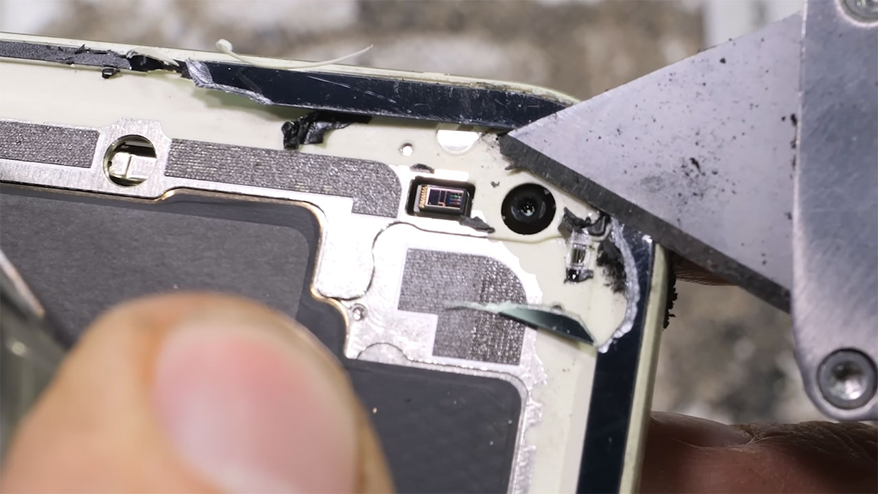 google pixel 10 pro fold duribility test 17 تست مقاومت گوشی Pixel 10 Pro Fold گوگل