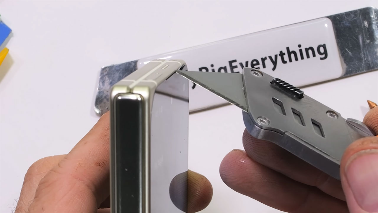 google pixel 10 pro fold duribility test 3 تست مقاومت گوشی Pixel 10 Pro Fold گوگل