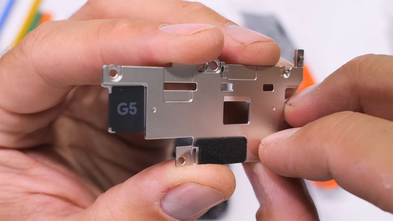 google pixel 10 pro xl teardown 11 کالبدشکافی گوشی Pixel 10 Pro XL گوگل