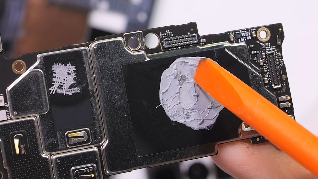 google pixel 10 pro xl teardown 20 کالبدشکافی گوشی Pixel 10 Pro XL گوگل