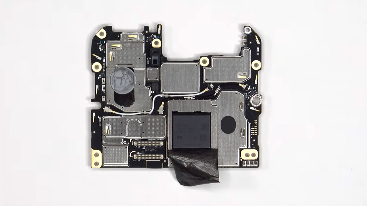 google pixel 10 teardown 16 کالبدشکافی گوشی Pixel 10 گوگل