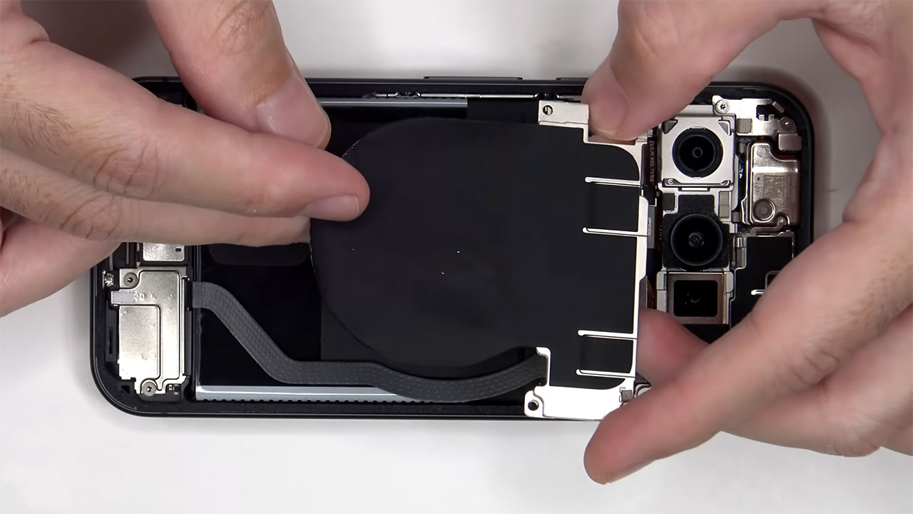 google pixel 10 teardown 7 کالبدشکافی گوشی Pixel 10 گوگل