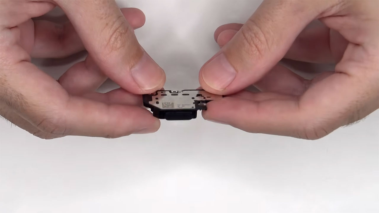 google pixel 10 teardown 8 کالبدشکافی گوشی Pixel 10 گوگل