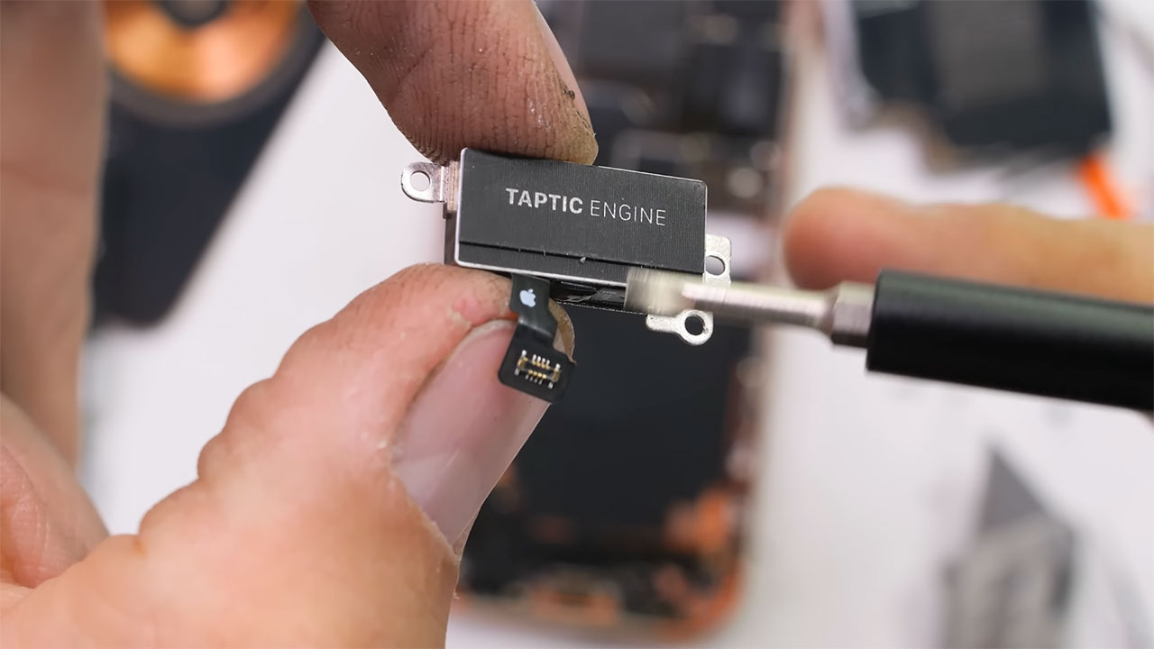 iphone 17 pro teardown 13 کالبدشکافی گوشی iPhone 17 Pro