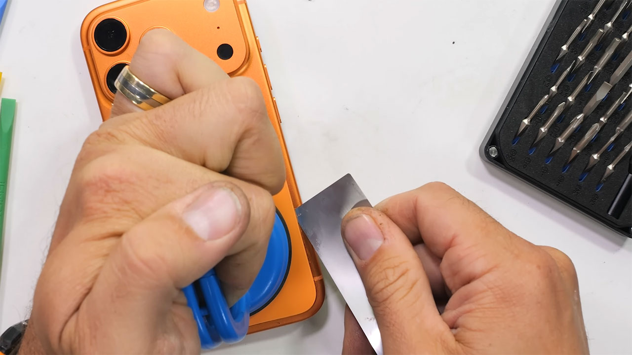 iphone 17 pro teardown 2 کالبدشکافی گوشی iPhone 17 Pro