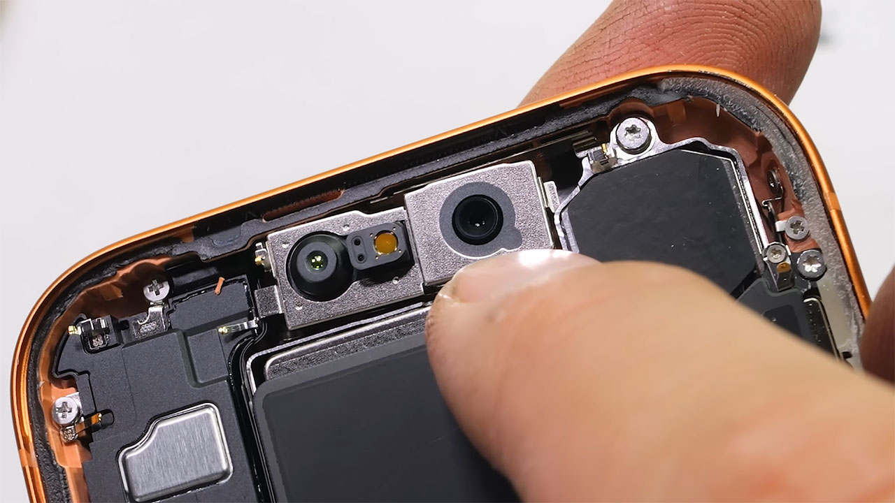 iphone 17 pro teardown 7 کالبدشکافی گوشی iPhone 17 Pro