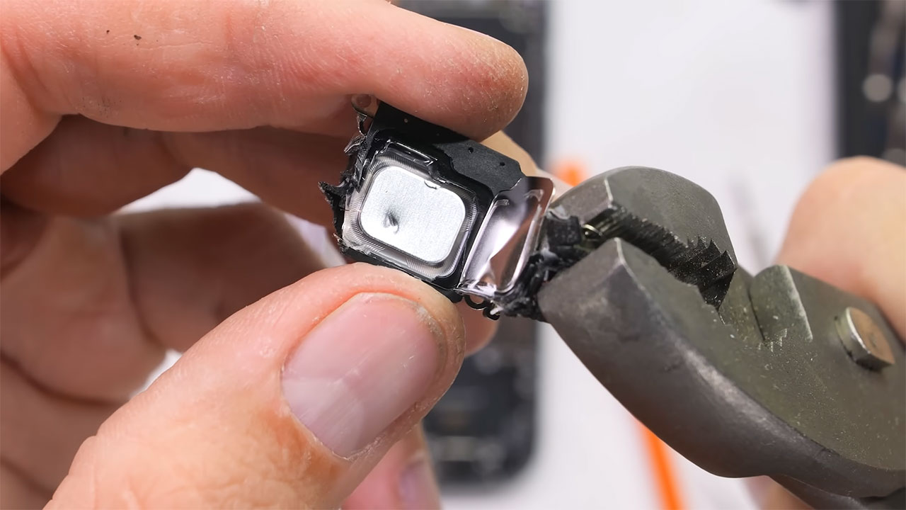 iphone 17 teardown 22 کالبدشکافی گوشی iPhone 17