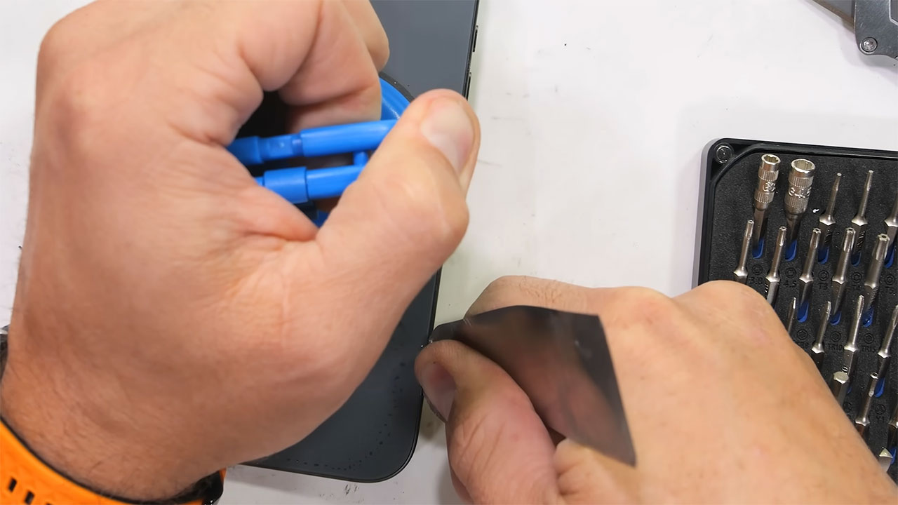 iphone 17 teardown 3 کالبدشکافی گوشی iPhone 17