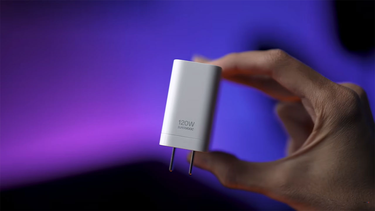 بررسی عملکرد آداپتور گوشی وان پلاس 15