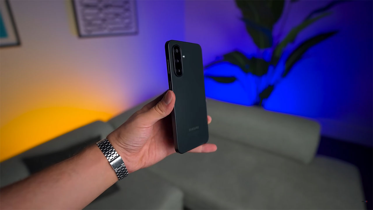 بررسی طراحی گوشی Samsung A17