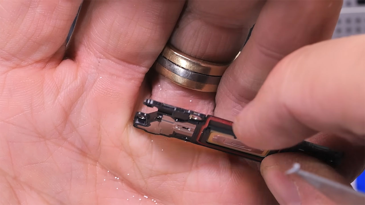 samsung z trifold duribility test 22 تست مقاومت گوشی Samsung Z Trifold