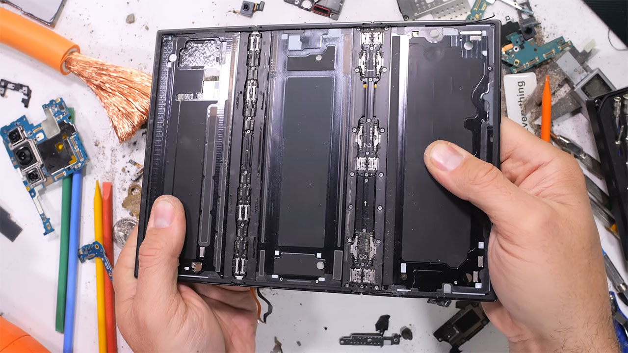 samsung z trifold duribility test 26 تست مقاومت گوشی Samsung Z Trifold