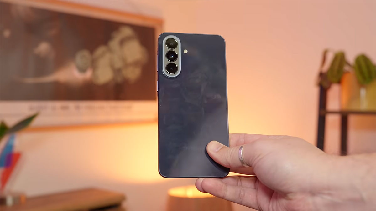 بررسی طراحی گوشی  Samsung A57 