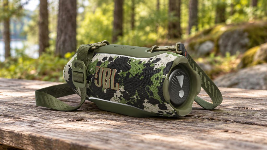 اسپیکر JBL Xtreme 5 در طبیعت